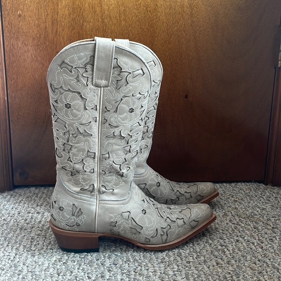 Shyanne Shoes - Shyanne White Laser Cut Western Boots (Offers Welcome)